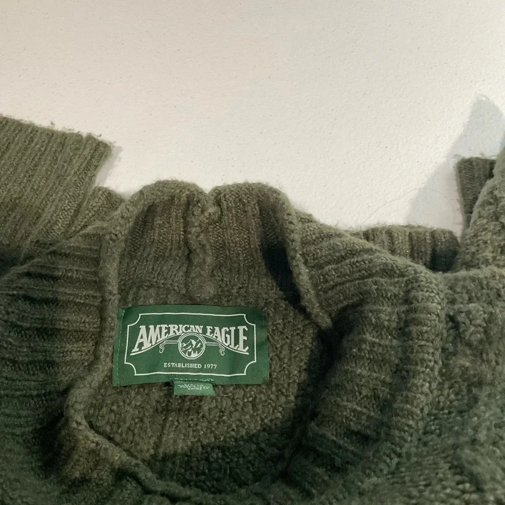 American Eagle limited‎ edition green tag weather size small
